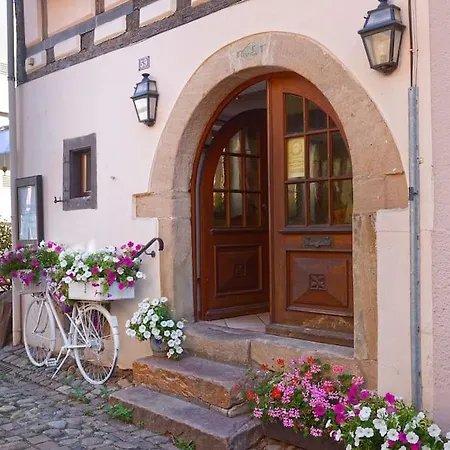 Bretzel Dans Maison Alsacienne, *